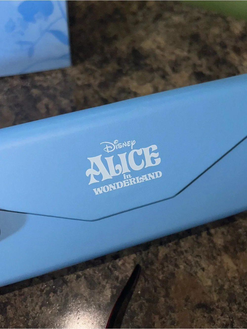 Diff BNIB Disney The Queen of Hearts frame Alice in Wonderland Sunglasses.